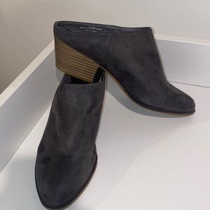 Chinese Laundry Gray Suede Mules